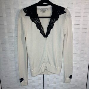 Beyond Vintage Cream Snap‎ Closure with Lace Detail Lightweight Sweater Size S